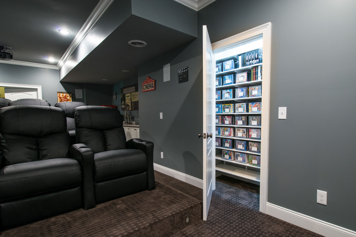 freedomRail Reach-in Closet in White with movies and movie chairs.